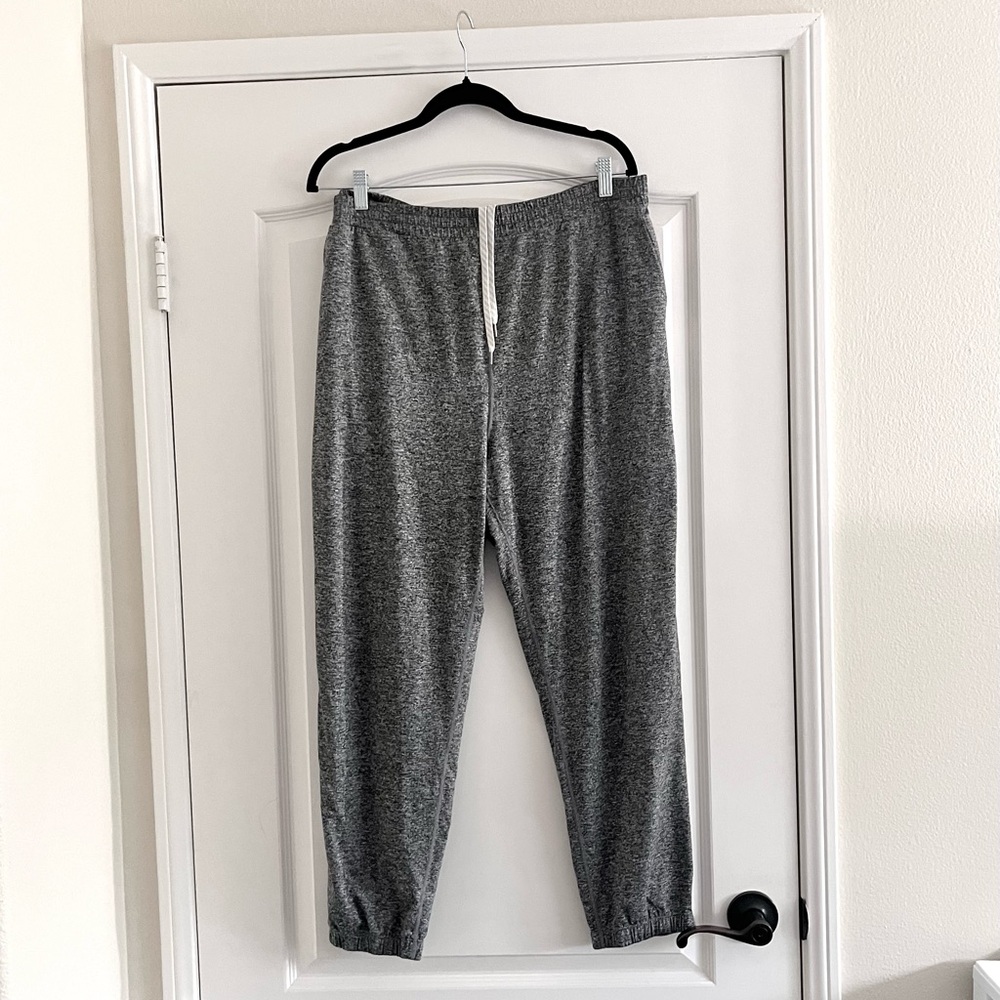 Vuori Women’s Sweatpant Jogger Heather Grey XL